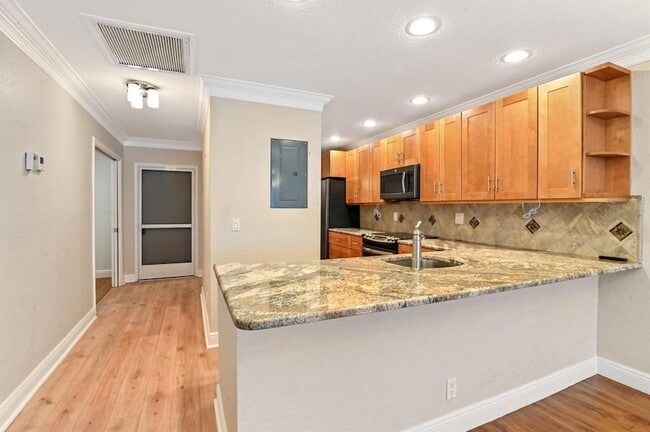 Building Photo - 1051 Orange Terrace