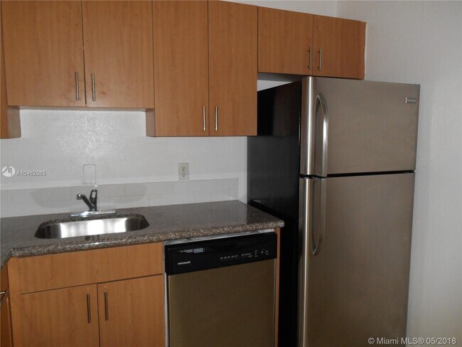 Foto del edificio - 5122 NW 79th Ave