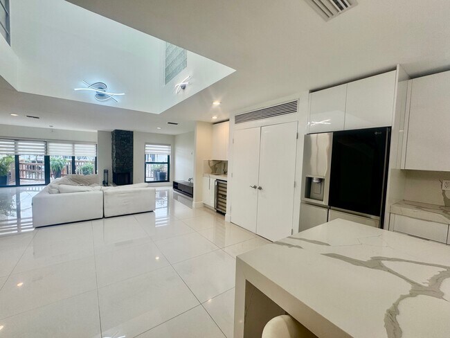 Foto del edificio - 1127 Boca Cove Ln