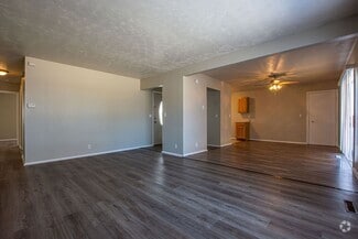 Building Photo - 11824 Elm St