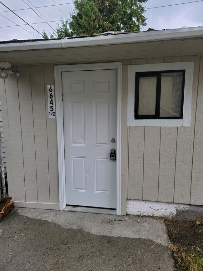 Building Photo - 4819 1/2-6645 1/2 S Fife St