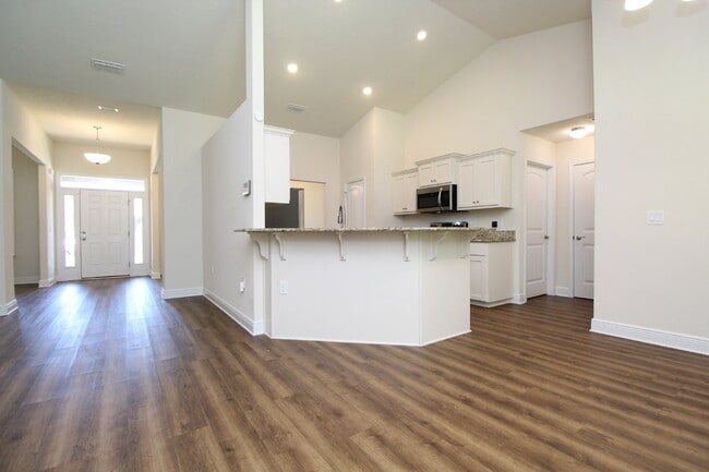 Building Photo - 4-Bedroom Brick Beauty in Ventura Estates ...