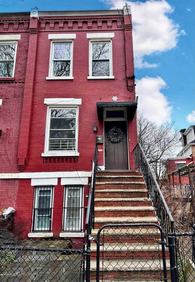Foto del edificio - 14 Crescent Ave
