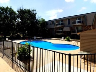 Pool - Governeour Manor Apartments
