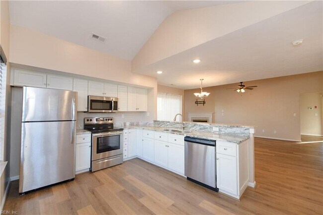 Foto del edificio - 100 Bridle Lane Newport News VA 23608