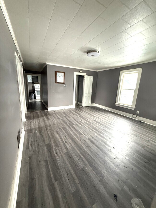 Building Photo - 428 E 27th St