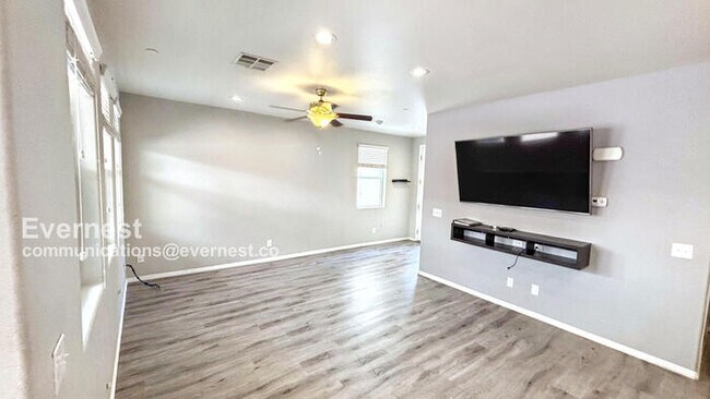 Foto del edificio - 10228 Ruggles Mansion Ave