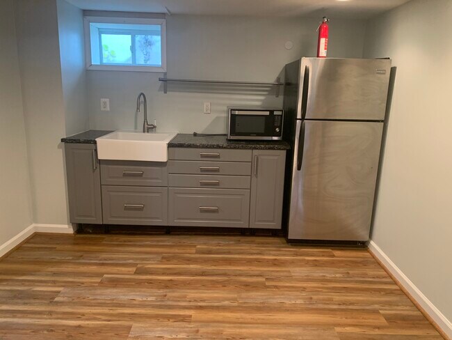 Kitchenette - 6601 Red Top Rd