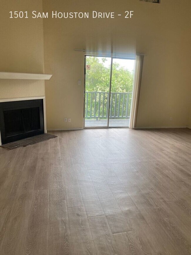 Building Photo - Now leasing - ask about our move-in specials