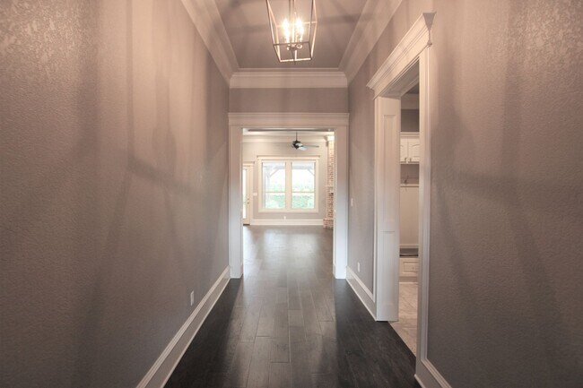 Building Photo - Gorgeous 3 bed 2 bath home in Hadley Court!