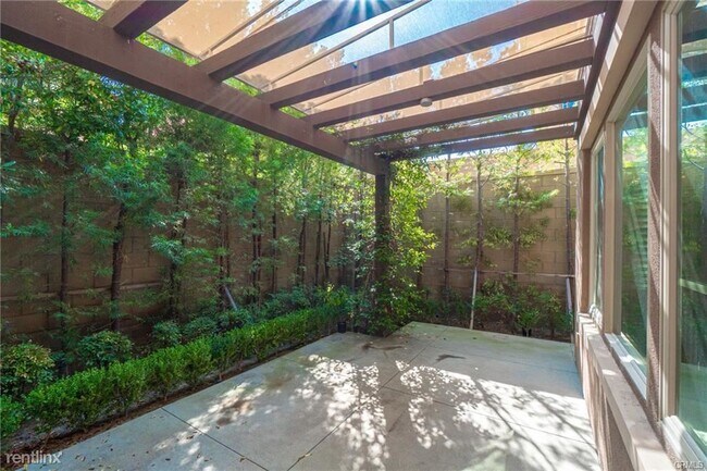 Foto del edificio - 3 br, 2.5 bath Condo - 62 Brindisi