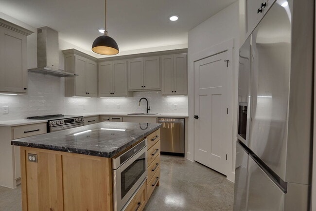 Building Photo - 108 Cardinal Wds