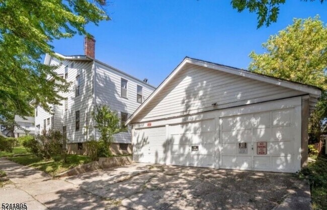 Building Photo - 111 Grove St