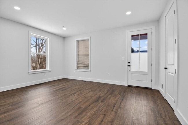 Foto del edificio - Spacious New Build in Quiet Glenmont / Silver Spring - Available Now