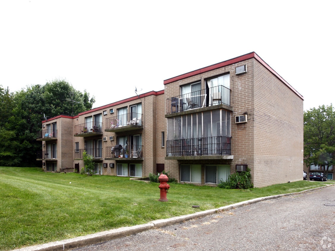 Parking Area - Alexander Garden Apartments