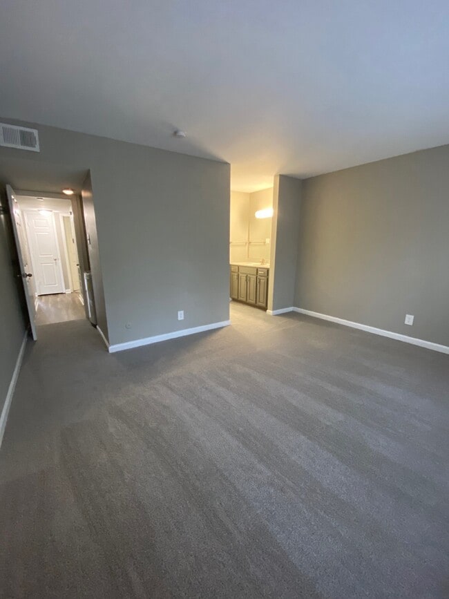 Building Photo - Arlington Apartments