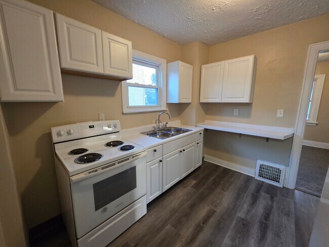 Foto del edificio - 423 Cypress Ave