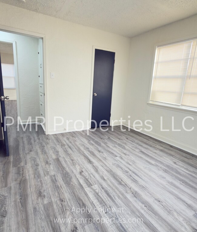 Building Photo - 2 Bedroom/ 1 Bathroom House