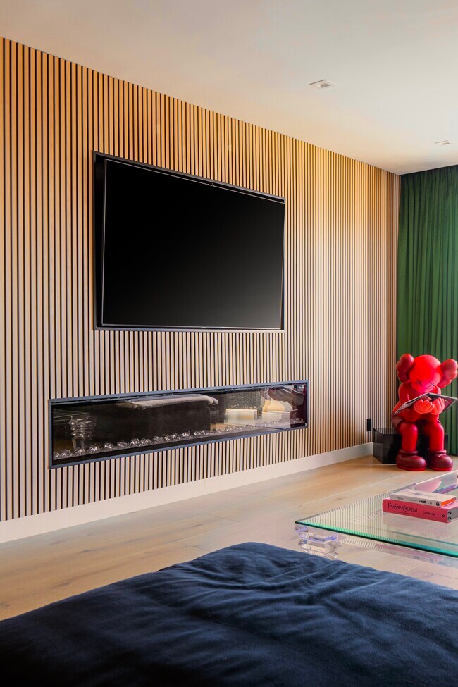 Foto del edificio - 343 Pioneer Dr