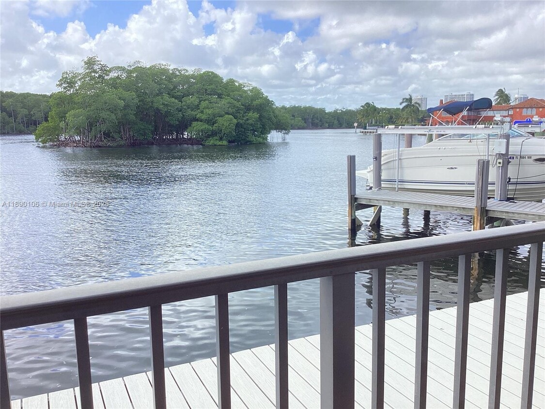 Primary Photo - 460 Poinciana Island Dr