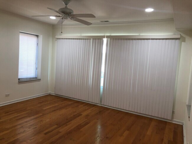 Foto del edificio - 2419 W Hutchinson St