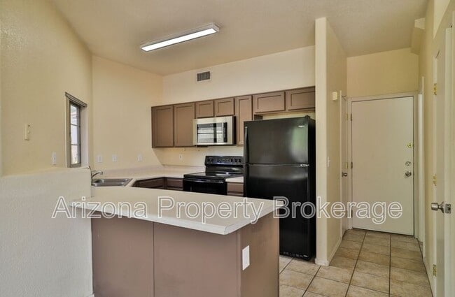 Foto del edificio - 1330 S Red Rock St