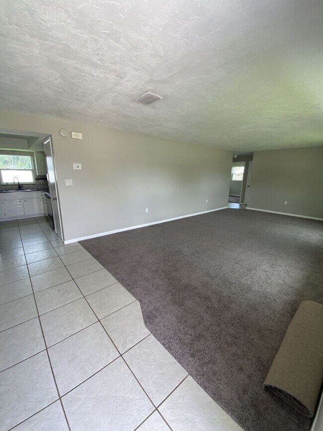 Foto del edificio - 2170 Emerald Ct