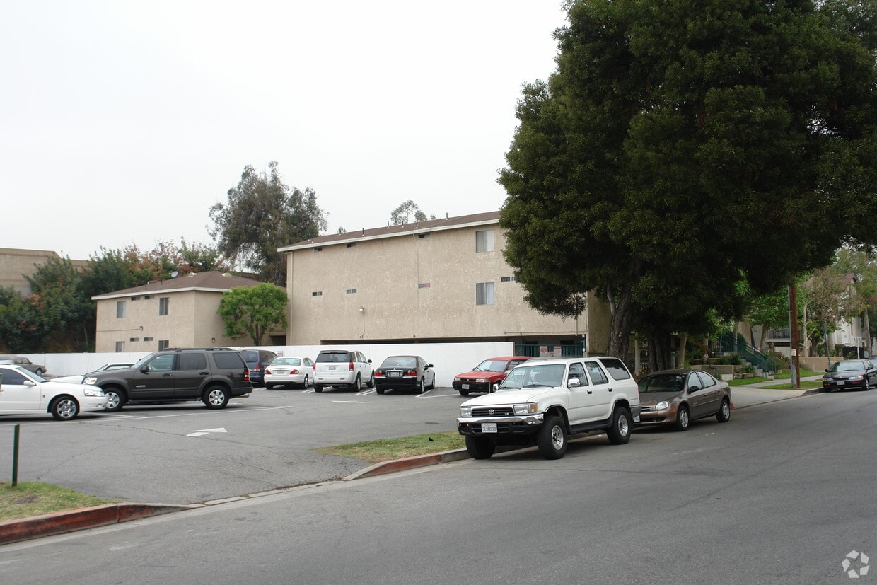 Building - 8415 Orion Ave