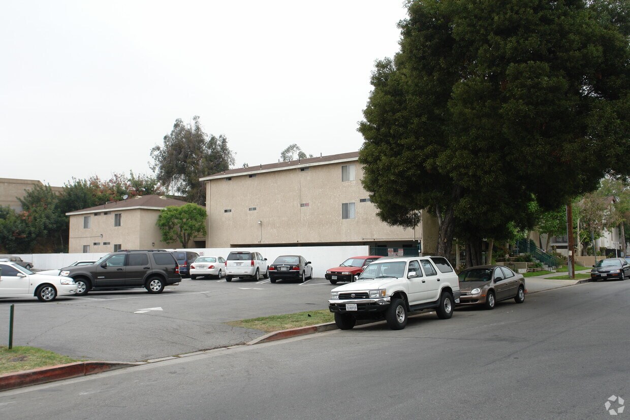 Edificio - 8415 Orion Ave