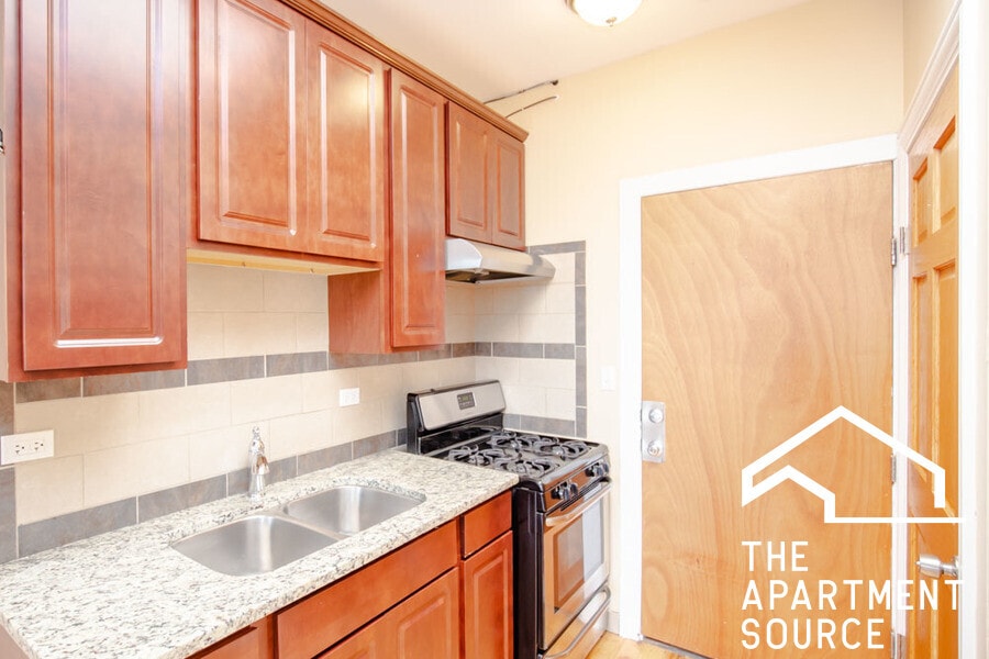 Primary Photo - 5550 W Belmont Ave