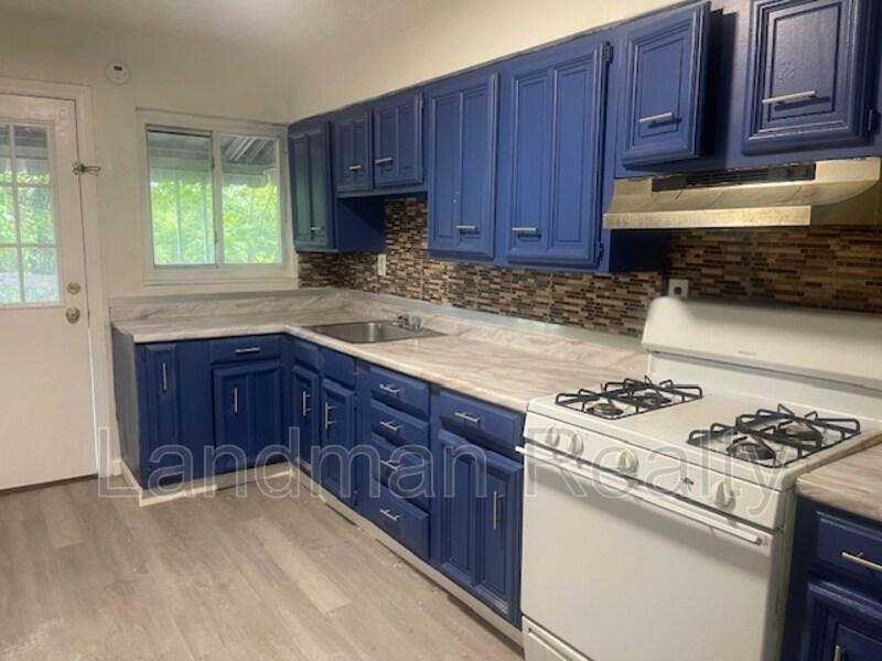 Foto principal - 342 Banfield St