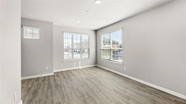 Foto del edificio - Ready to lease 3 Beds, 2.5 baths Townhome in the Community of Cloverleaf Crossing in Mesquite, TX.