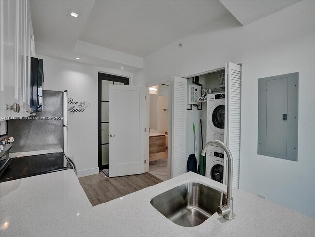 Building Photo - 4100 SW 64th Ave