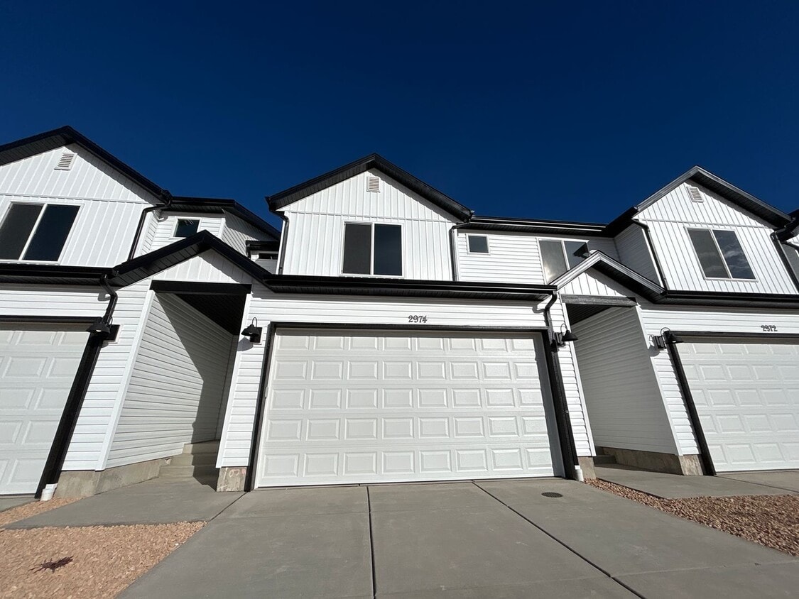 Primary Photo - Old Sorrel Townhomes