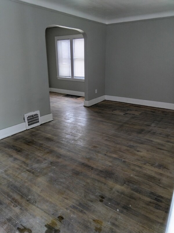 Building Photo - 19265 Riopelle St