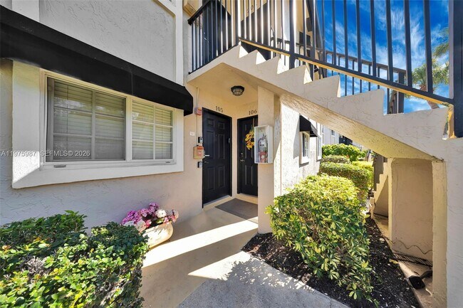 Foto del edificio - 4040 Crystal Lake Dr