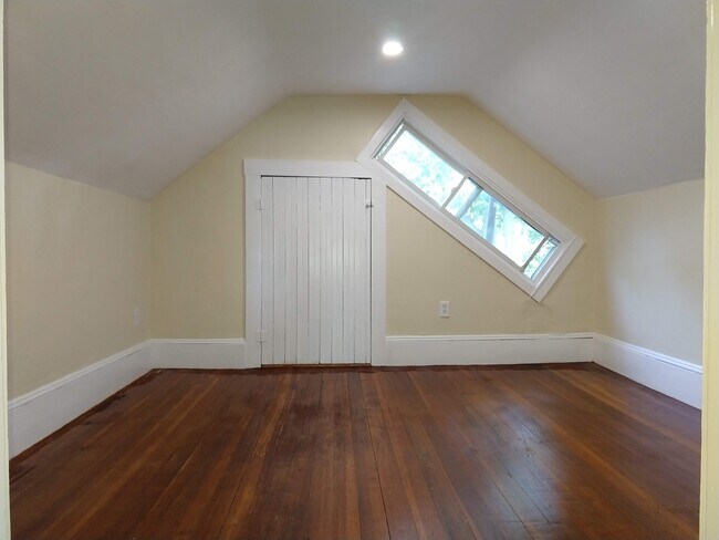 bedroom - 91 Irving St