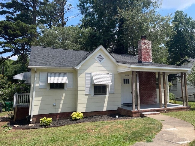 Adorable Home in Ashley Park! - Adorable Home in Ashley Park!