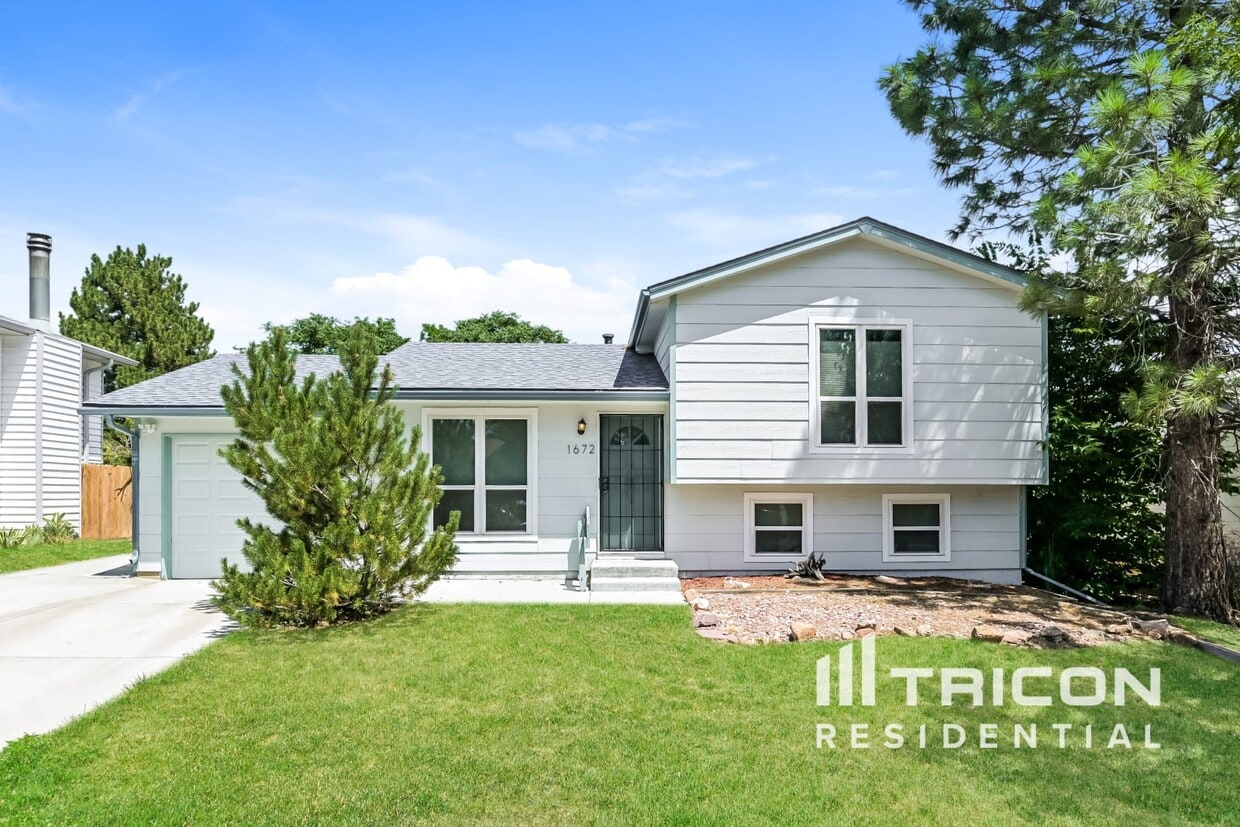 Primary Photo - 1672 S Salida Way