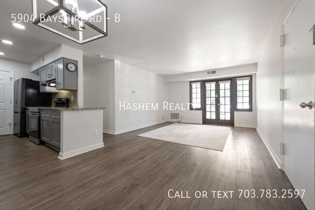 Foto del edificio - 5904 Bayshire Rd
