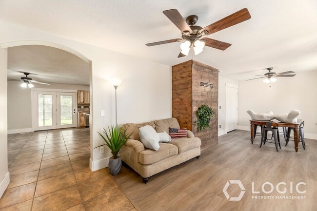 Building Photo - Single Family Home in Eagle Mountain