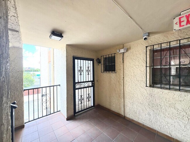 Foto del edificio - 1051 SW 1st St