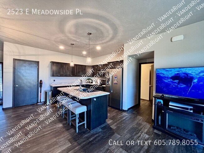 Foto del edificio - 2523 E Meadowside Pl