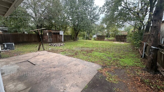 Foto del edificio - $1250 - 3 bed 1 bath with basement - Singl...