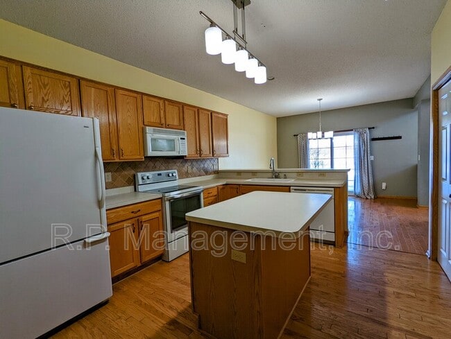 Foto del edificio - 1909 Bluestem Ln