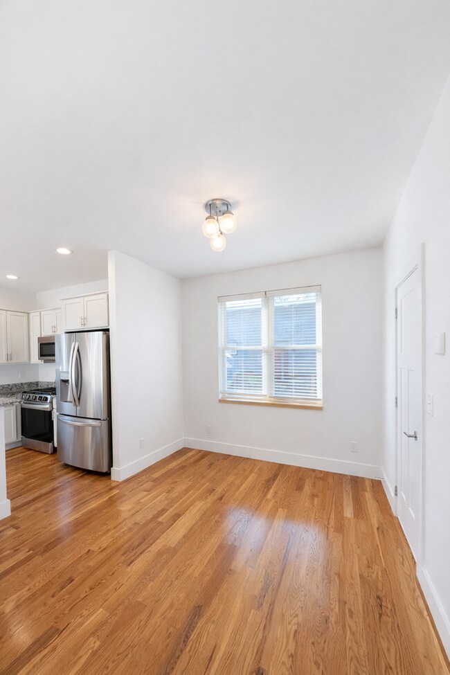 Building Photo - West Asheville Rental!