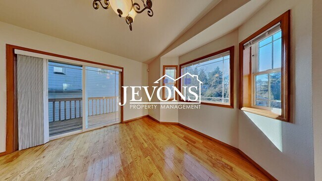 Foto del edificio - $500 Rent Credit - Spacious 5-bedroom home...