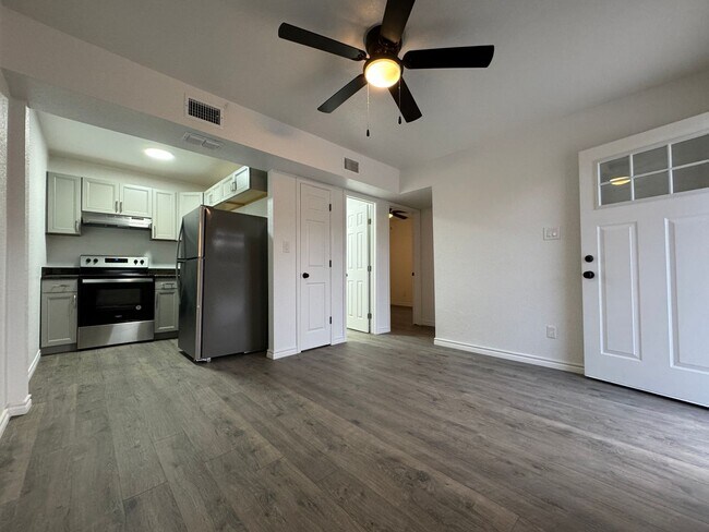 $895 AND BY FORT HOOD!!! WATER & TRASH IN... - $895 AND BY FORT HOOD!!!  WATER & TRASH IN...