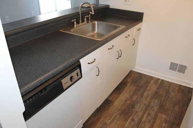 Foto del edificio - 8632 Tanglewood Dr