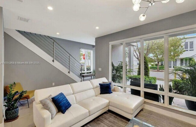 Foto del edificio - 6438 NW 104th Ct